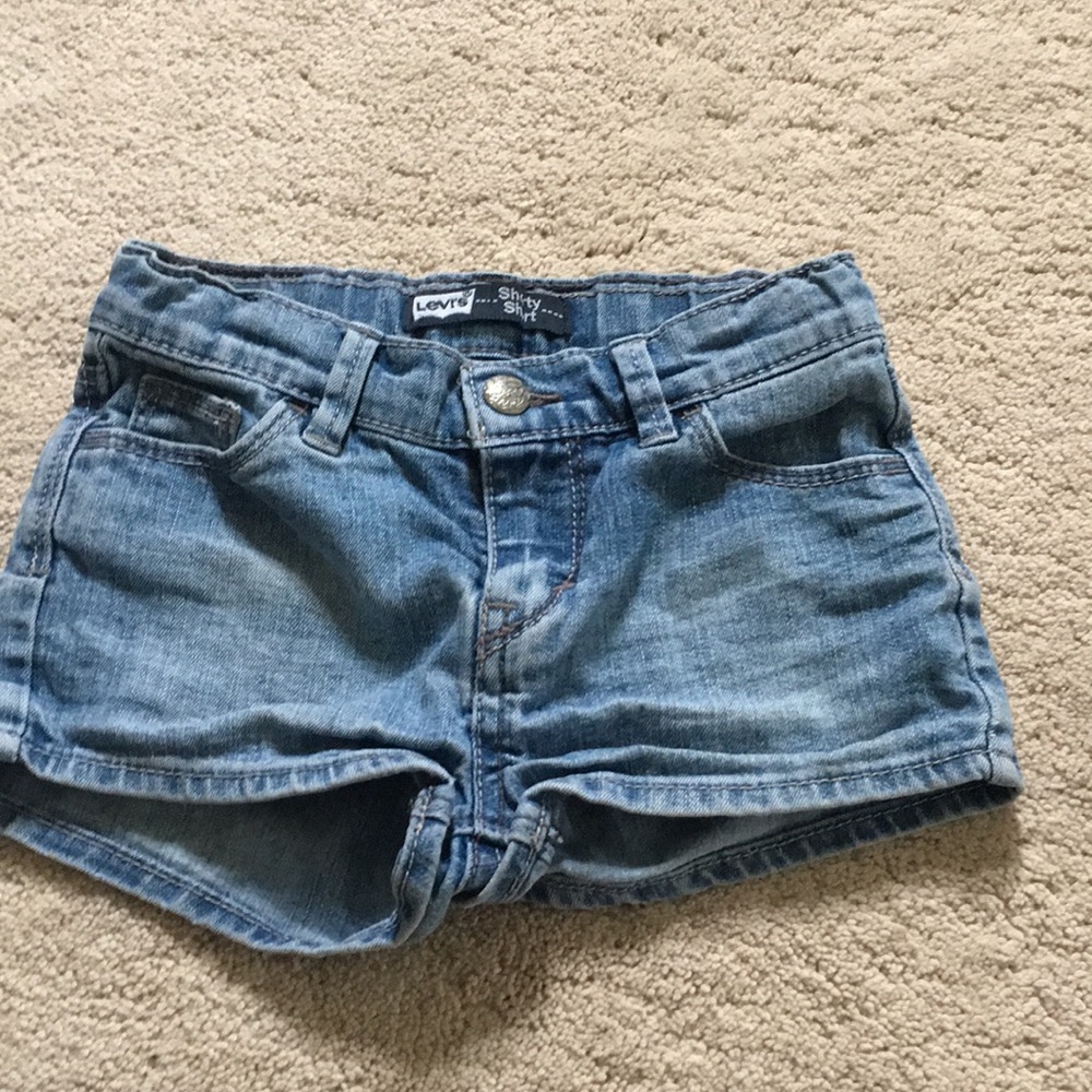 Adjustable Levi’s shorts